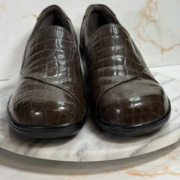Clarks Bendables Brown Croc Embossed Loafers Comfort Slip-On Size 9.5M - Picture 3 of 14